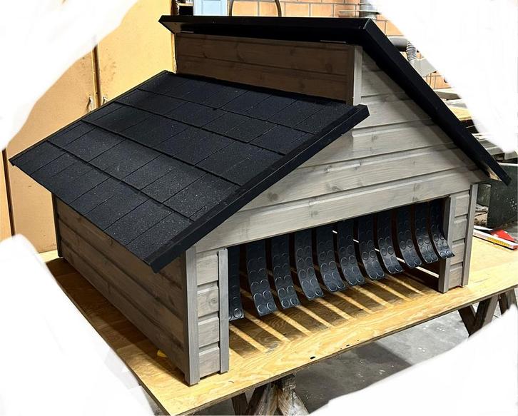 Robotmaaier garage, Dieren en Toebehoren, Pluimvee | Toebehoren, Zo goed als nieuw, Kippenhok of Kippenren, Ophalen