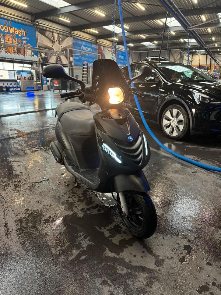 Piaggio zip 50cc 2016 45km/u, Fietsen en Brommers, Scooters | Piaggio, Zo goed als nieuw, Zip, Maximaal 45 km/u, Benzine, Ophalen