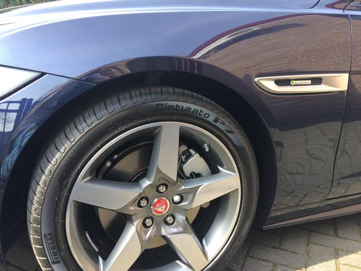 Lichtmetalen velgen met Pirelli banden Jaguar XE, Auto diversen, Wieldoppen, Gebruikt, Ophalen