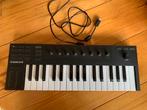 Native Instruments Komplete Kontrol M32, Muziek en Instrumenten, Midi-apparatuur, Ophalen of Verzenden, Zo goed als nieuw