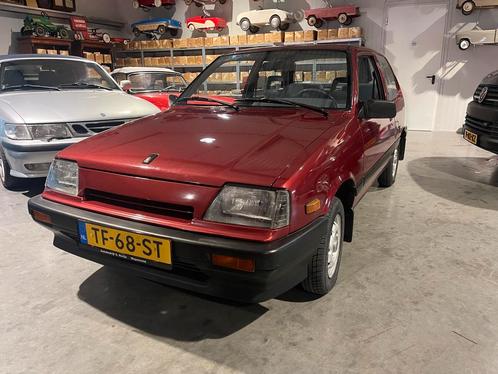 Suzuki Swift 1.3 GL  automaat van 1988 met 62772km, Auto's, Oldtimers, Bedrijf, Suzuki, Hatchback, Rood, Grijs, Stof, Dealer onderhouden