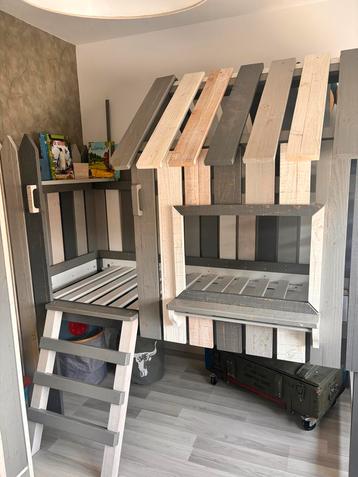 Houten kinderslaapkamer boomhut met Kledingkast Kinderkamer beschikbaar voor biedingen