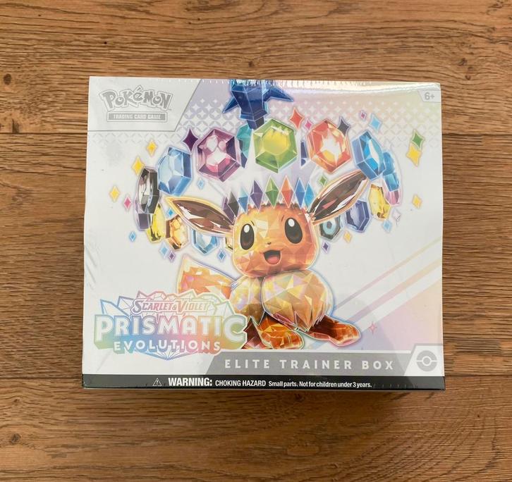 Pokémon TCG- Prismatic Evolutions Elite Trainer Box *SEALED*, Hobby en Vrije tijd, Verzamelkaartspellen | Pokémon, Nieuw, Foil