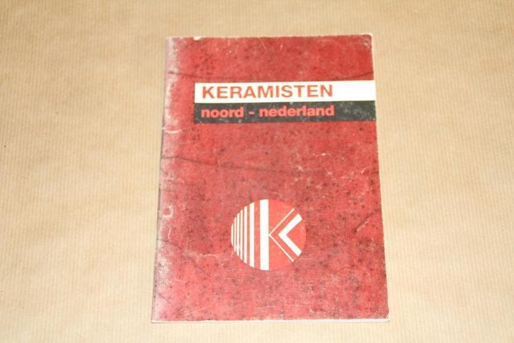Keramisten Noord-Nederland 1995, Boeken, Kunst en Cultuur | Beeldend, Gelezen, Ophalen of Verzenden