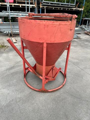 Betonkubel beschikbaar voor biedingen