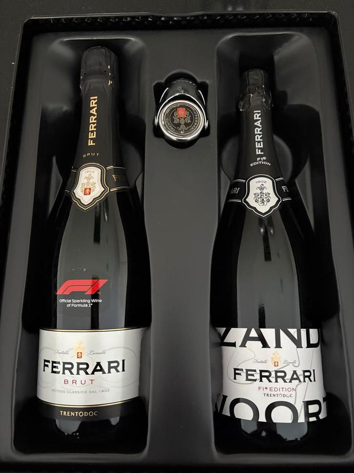 Ferrari F1 Champagne Set in Metalen Behuizing, Verzamelen, Automerken, Motoren en Formule 1, Nieuw, Formule 1, Ophalen