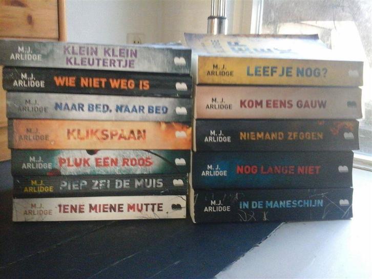 nt-m.j. arlidge-78 stuks-goede staat-losse verkoop, Boeken, Thrillers, Zo goed als nieuw, Ophalen of Verzenden