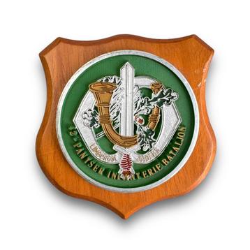 42ste Pantser Infanterie Bataljon | houten schild beschikbaar voor biedingen