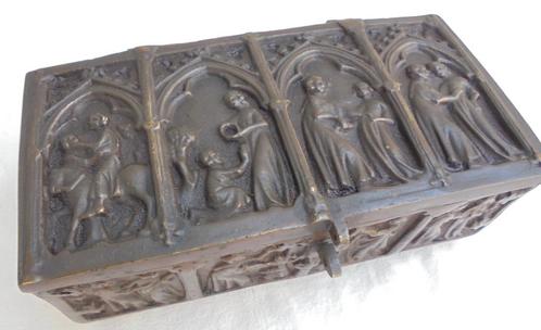 Bronzen kistje zwaar gotisch, Antiek en Kunst, Antiek | Overige Antiek, Ophalen of Verzenden