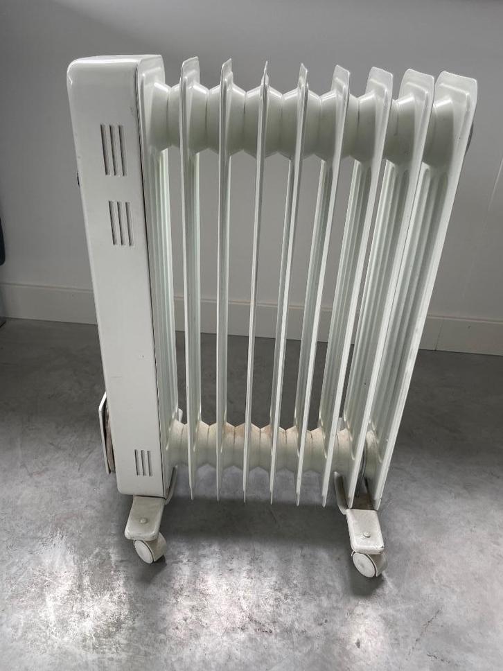 Radiator - 2000W, verrijdbaar, Doe-het-zelf en Verbouw, Verwarming en Radiatoren, Zo goed als nieuw, Radiator, 800 watt of meer
