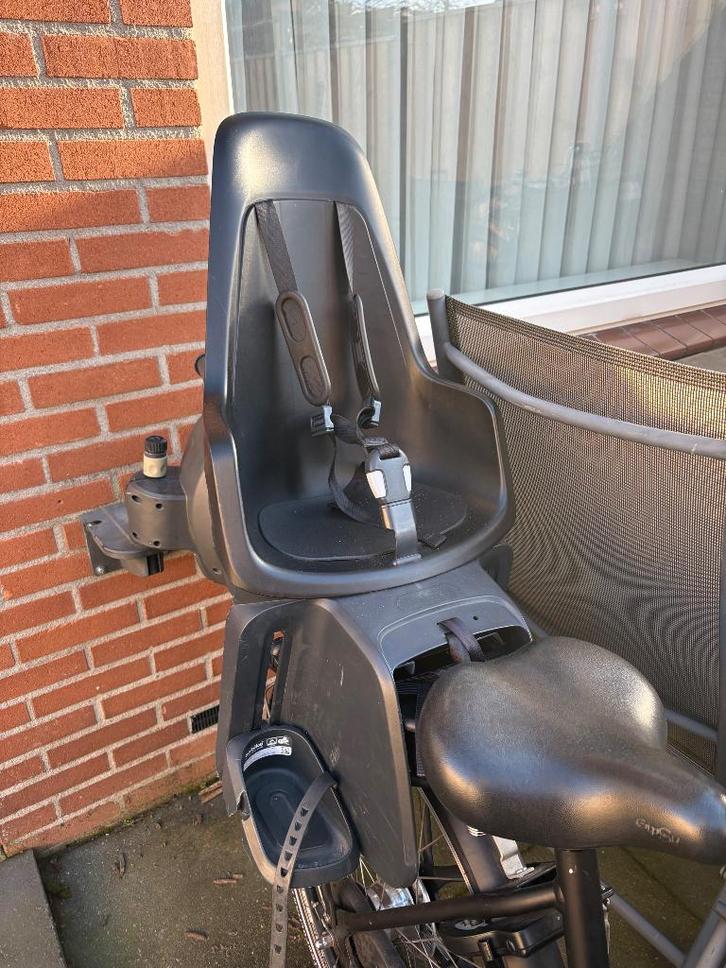 Bobike achterzitje zwart, Fietsen en Brommers, Fietsaccessoires | Fietsstoeltjes, Gebruikt, Achterzitje, Voetsteuntjes, Ophalen