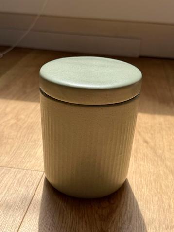 Ceramic Jar beschikbaar voor biedingen