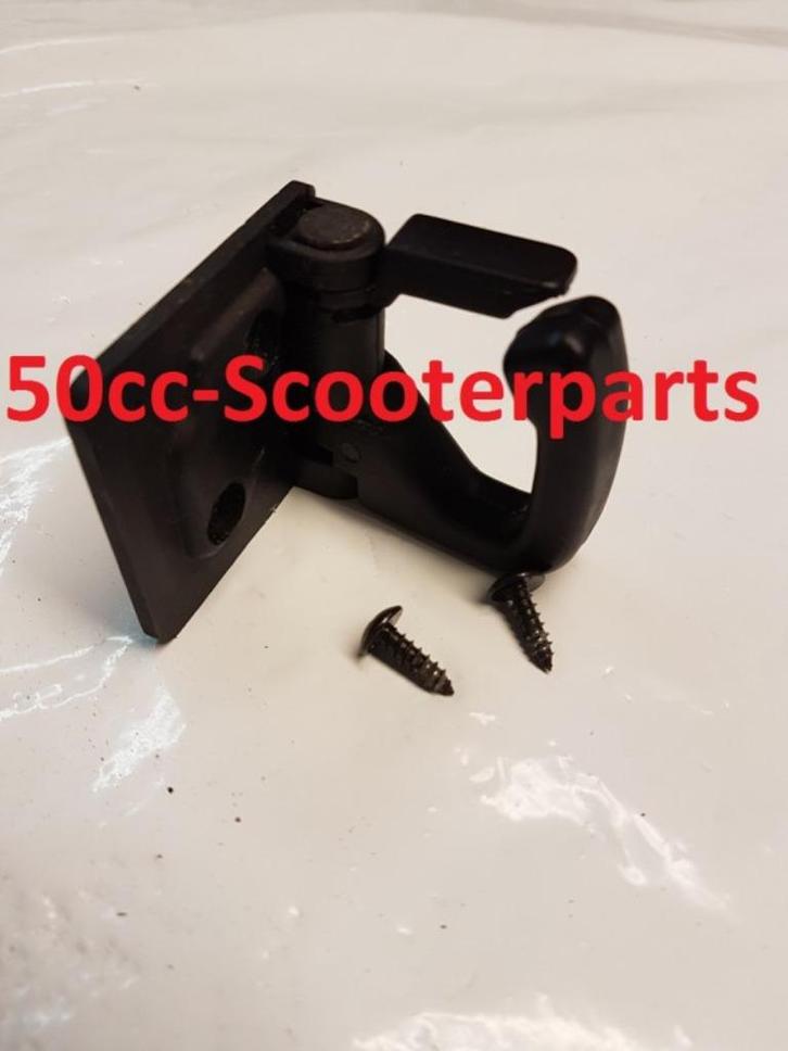 Helm haak Kymco dink origineel GEBRUIKT, Motoren, Tuning en Styling, Ophalen of Verzenden