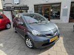 Toyota Aygo 1.0-12V 5deurs half leer Airco NAP Nw APK, Origineel Nederlands, Te koop, Zilver of Grijs, Benzine