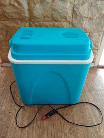 Grote koelbox met auto aansteker aansluiting zie foto,s beschikbaar voor biedingen