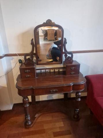 Antieke houten kaptafel met spiegel beschikbaar voor biedingen