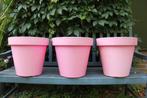 Drie roze grote bloempotten, 25 tot 40 cm, Kunststof, Gebruikt, Tuin