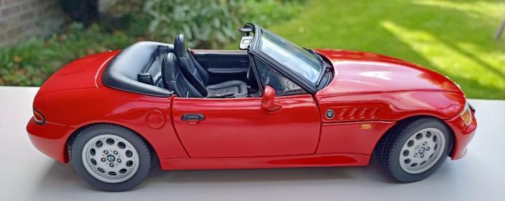 modelauto, Hobby en Vrije tijd, Modelauto's | 1:18, Zo goed als nieuw, Auto, UT Models, Ophalen of Verzenden