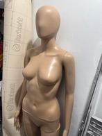 Vrouwelijke paspop 175cm met standaard, Ophalen, Zo goed als nieuw