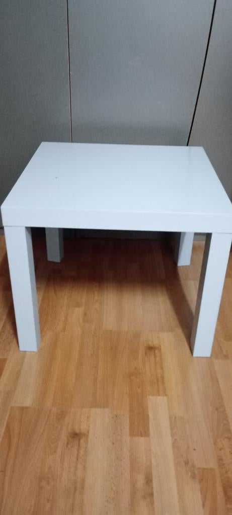 Lichtblauw tafeltje met kleine beschadiging, Ophalen, Overige materialen, Minder dan 50 cm, Gebruikt