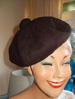 Alpinopet met pompon - bruin, Ophalen of Verzenden, Zo goed als nieuw, One size fits all, Pet