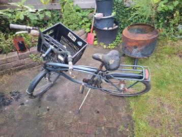 Fiets met krat - Opknapper beschikbaar voor biedingen