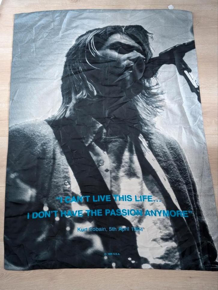 Kurt Cobain Vlag - Nirvana, Verzamelen, Muziek, Artiesten en Beroemdheden, Verzenden