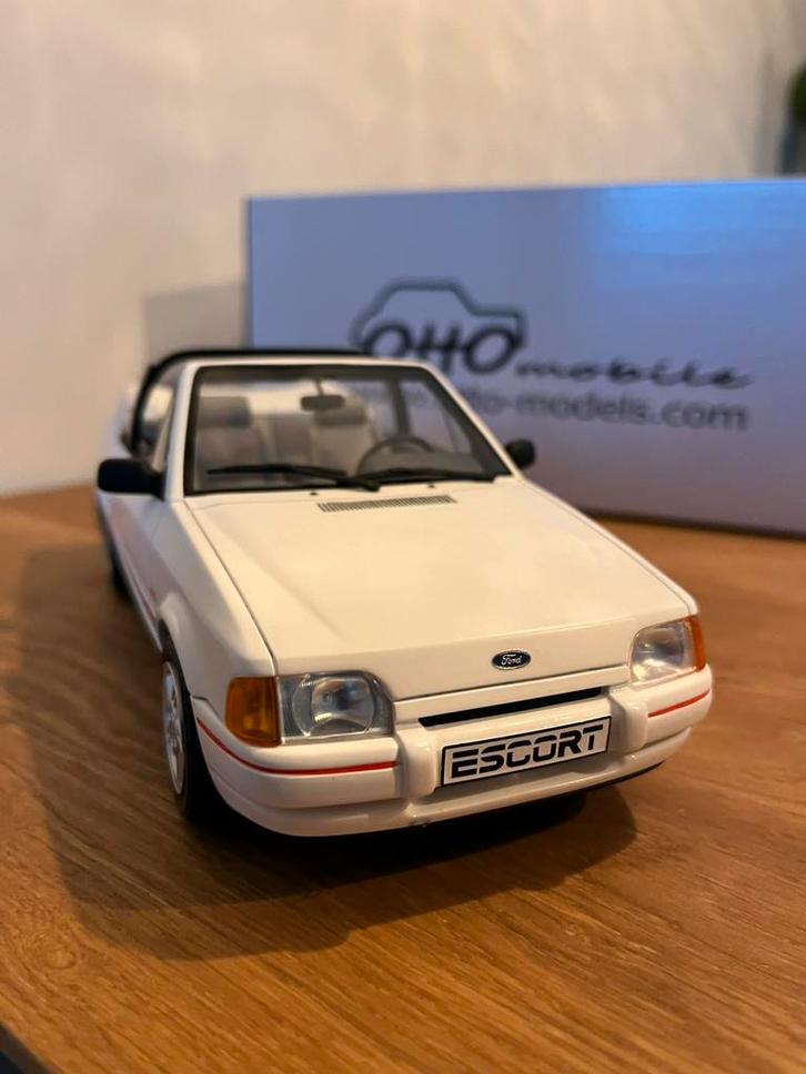 Ford Escort Mk4 XR3i Cabriolet | Wit | Ottomobile OT398, Hobby en Vrije tijd, Modelauto's | 1:18, Nieuw, Auto, OttOMobile, Ophalen of Verzenden