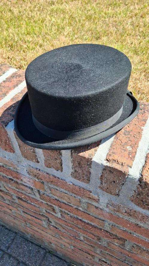 Te koop: dressuurhoed en paardrijcap, Dieren en Toebehoren, Paardrijkleding, Zo goed als nieuw, Dames, Cap, Dressuur, Ophalen