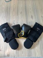 Bokshandschoenen & Scheenbeschermers kinderen, Ophalen, Gebruikt, Bokshandschoenen