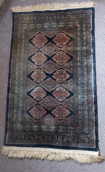 Perzisch tapijt beschikbaar voor biedingen