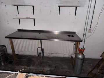 Metalen Werktafel met Spoelbak beschikbaar voor biedingen