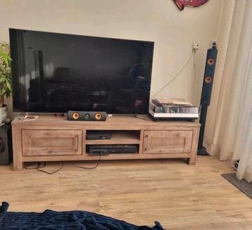 Tv meubel beschikbaar voor biedingen