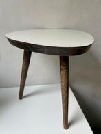 Vintage driepoot bijzettafel / krukje jaren 50/60, Huis en Inrichting, Tafels | Bijzettafels, Minder dan 45 cm, Minder dan 55 cm