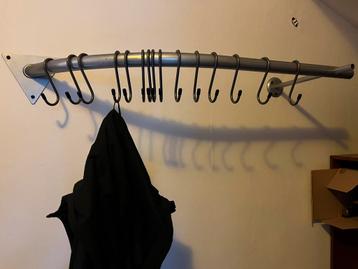 Design kapstok stoer origineel - zilver met zwarte haken beschikbaar voor biedingen
