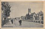Spakenburg, Spuistraat met kerk en klederdracht op fiets '49, Ophalen of Verzenden, 1940 tot 1960, Ongelopen, Utrecht