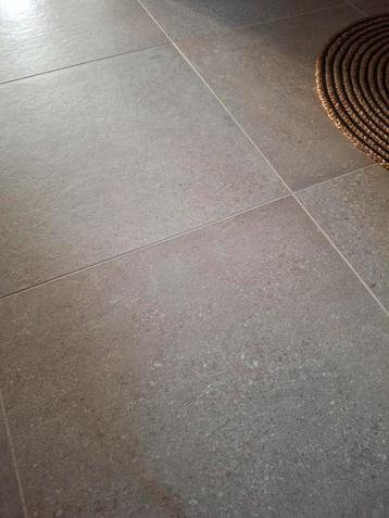 8 vloertegels 60x60 beschikbaar voor biedingen