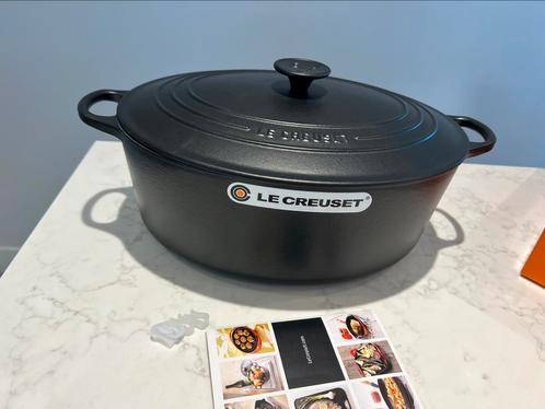 NIEUWE Le Creuset ovaal 33 cm mat zwart in doos, Huis en Inrichting, Keuken | Potten en Pannen, Nieuw, Koekenpan of Braadpan, Gietijzer