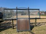 Voorwand paardenbox