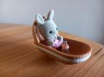 Sylvanian families vintage grijs konijn/wieg, Ophalen of Verzenden, Zo goed als nieuw, Poppenhuis