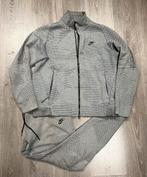 Nike tech fleece trainingspak grijs - Maat M, Kleding | Heren, Maat 48/50 (M), Nike, Ophalen of Verzenden, Zo goed als nieuw