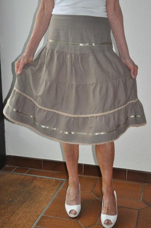 Khaki strookjes rok van Vero Moda maat 36, Kleding | Dames, Rokken, Gedragen, Maat 36 (S), Overige kleuren, Onder de knie, Ophalen of Verzenden