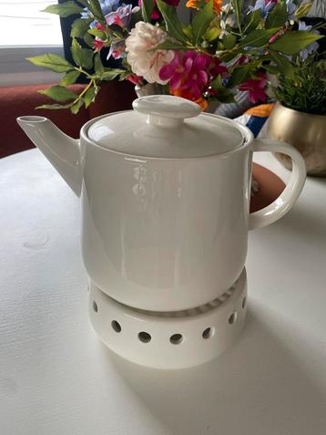 Theepot met warmhoudplaatje stippen stipstijl beschikbaar voor biedingen