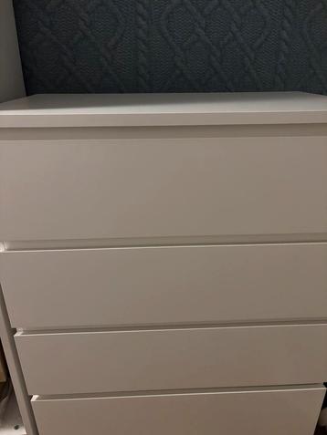 Chest, 4 drawers, white, good as new!