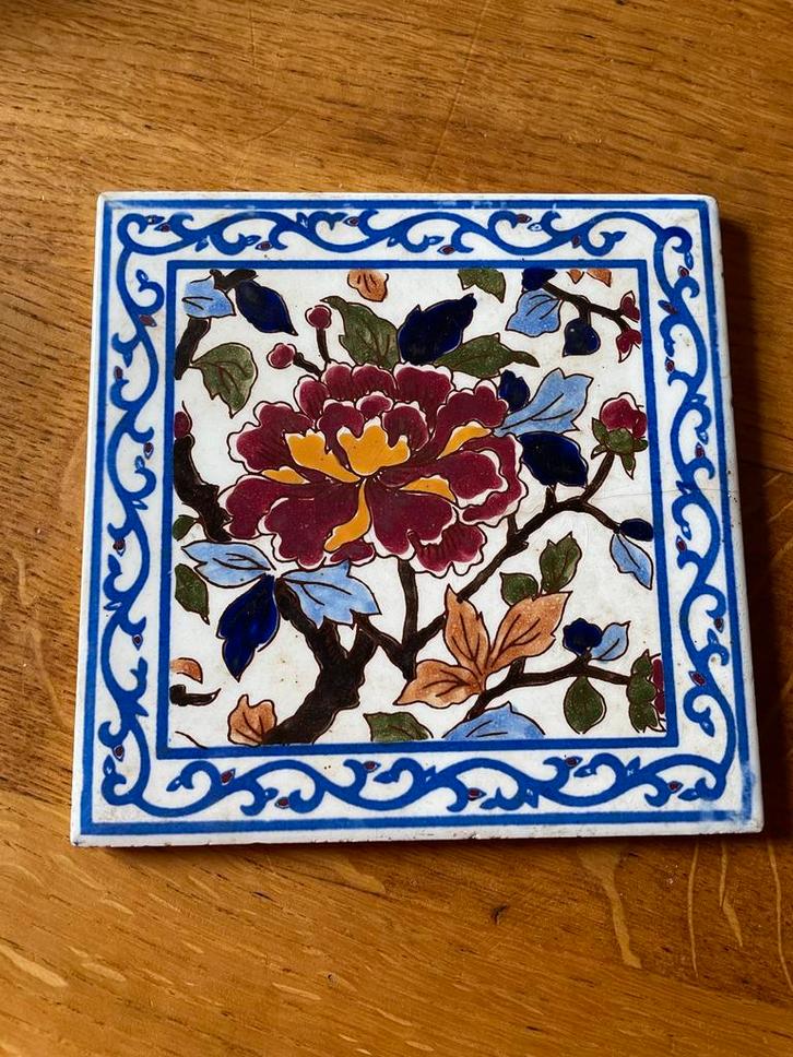 Vintage Handgeschilderde Wandtegel - Bloemenmotief, Antiek en Kunst, Antiek | Wandborden en Tegels, Ophalen of Verzenden