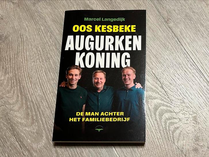 Oos Kesbeke - Augurkenkoning GESIGNEERD!!, Boeken, Biografieën, Zo goed als nieuw, Overige, Ophalen