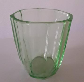 Uranium glas / annagroen glas art deco - uraniumglas beschikbaar voor biedingen