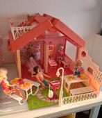 Barbie huis in koffer met zes barbie poppen, Kinderen en Baby's, Speelgoed | Poppenhuizen, Ophalen, Gebruikt, Poppenhuis