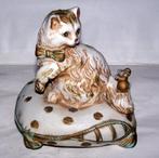 Stenen beeld/speeldoos Poes op kussen. Nieuwstaat., Ophalen of Verzenden