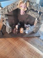 Stal met 6 beeldjes van gips, Ophalen, Zo goed als nieuw